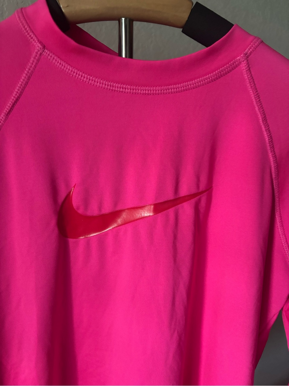 Nike Dri-FIT UPF Rash Guard Hot Pink Summer Beach Swim Surf Shirt Womens Medium - Picture 2 of 6